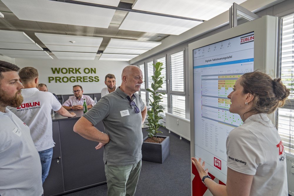 vortrag digitale taktsteuerung von david benkert susanne baumann und jonathan benedict im open space raum